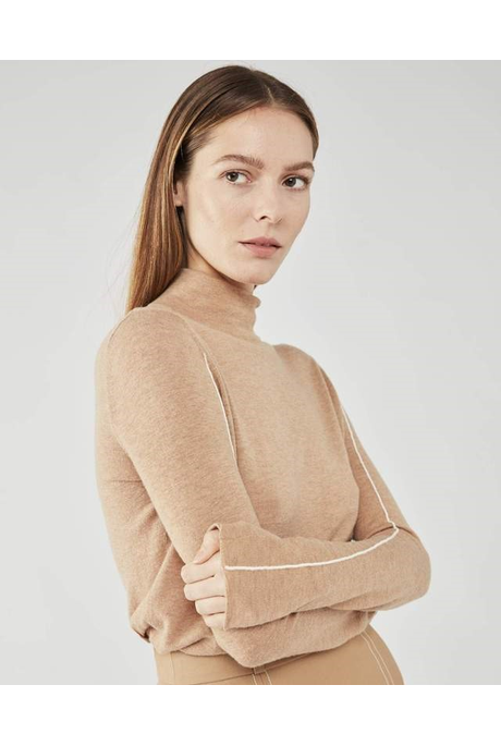 HUXLEY FITTED TURTLENECK (CAMEL)