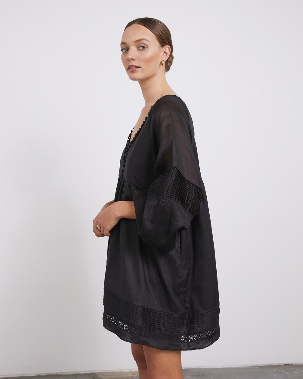 LILLIAN LINEN RAMIE SMOCK DRESS (BLACK)- JOSLIN SUMMER 21 Boxing Day Sale