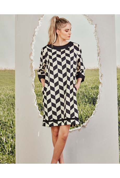 SHAKE SHIFT UP DRESS (BLACK CHEVRON)