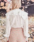 UPTOWN FLOUNCE BLOUSE (WHITE FLORAL)