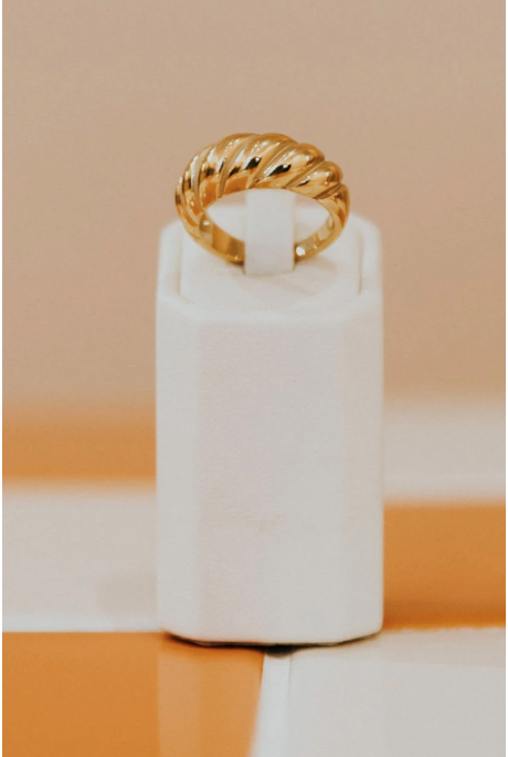 CROISSANT RING