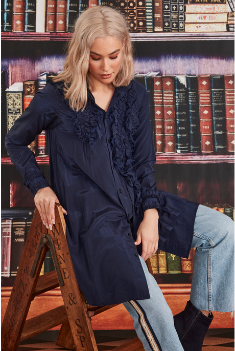 A HUFF AND A RUFFLE SHIRT (NAVY)