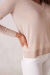 EXTRAFINE MERINO V JUMPER (NUDE)