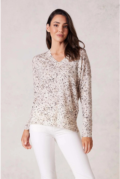 SUPERFINE MERINO PRINT V NECK JUMPER (ANIMAL PRINT)