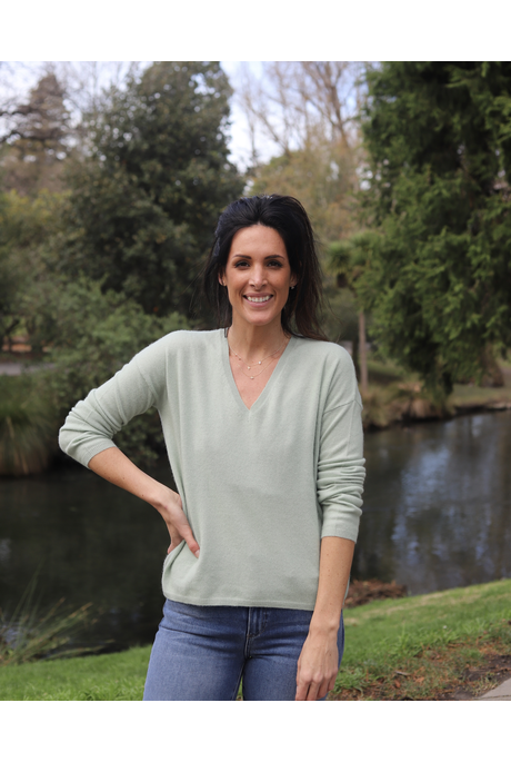 CASHMERE V NECK SWEATER (SAGE)