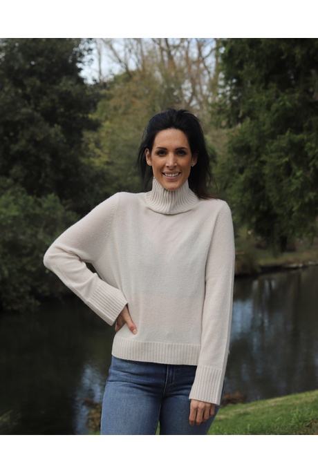 CASHMERE ROLL NECK SWEATER (PUTTY)