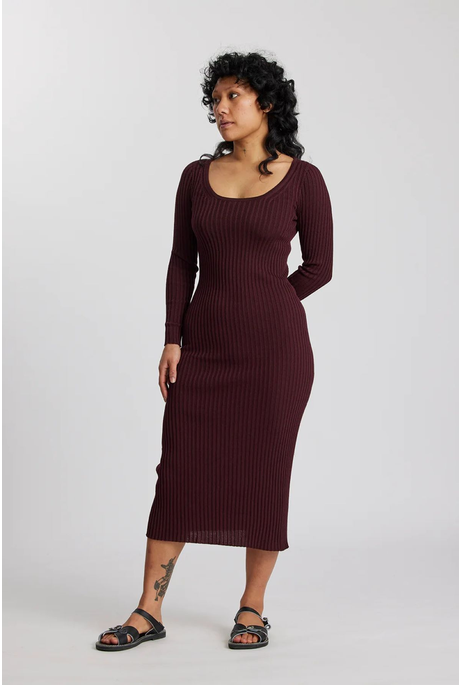 MERINO SCOOP NECK DRESS (CARMINE)