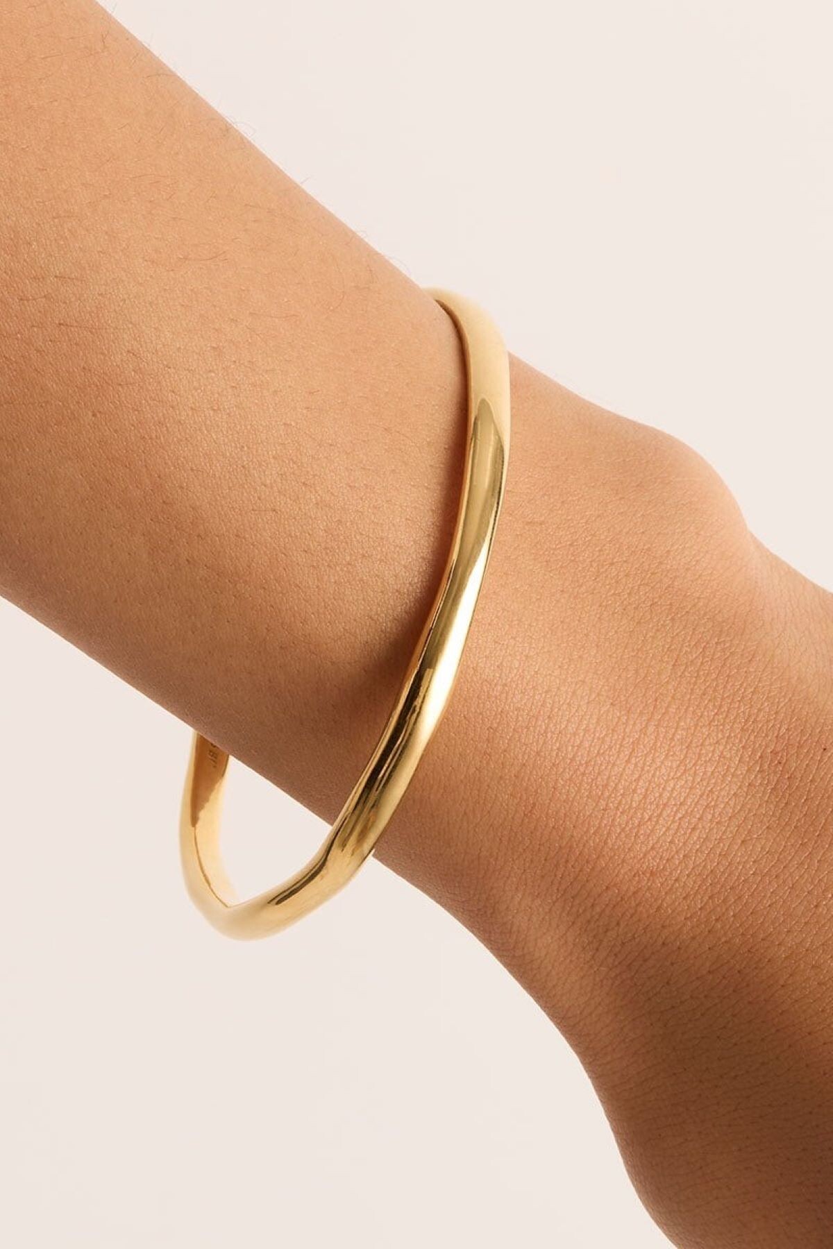 LOVER BANGLE 18K GOLD VERMEIL BY CHARLOTTE SUMMER 24