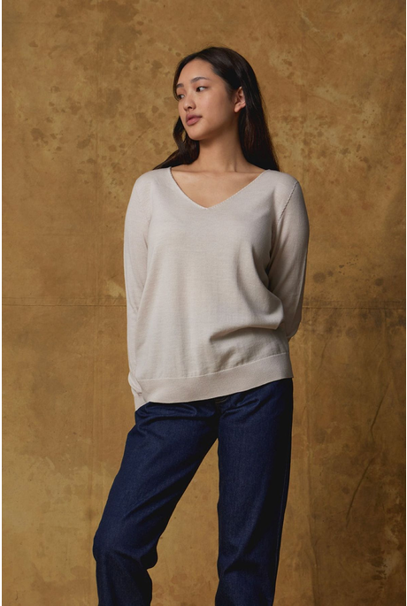 MERINO V NECK SLOUCHY (ALABASTER)