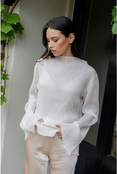 LOVELINE TOP (IVORY PLEAT)