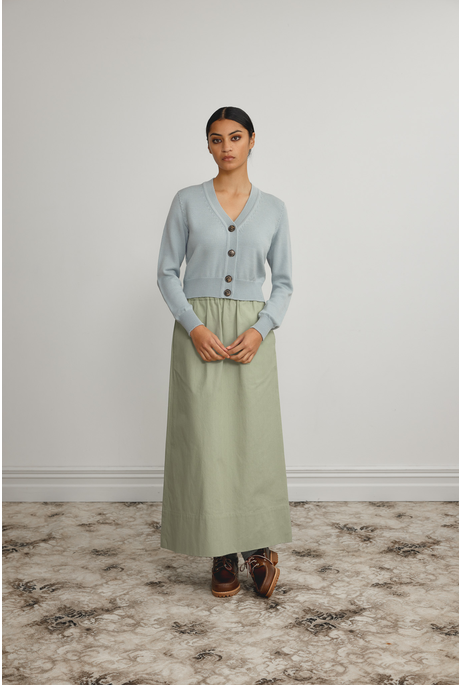 MERINO V NECK CARDIGAN (POWDER)