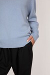 SADDLE CASHMERE CREW (MOONSTONE)